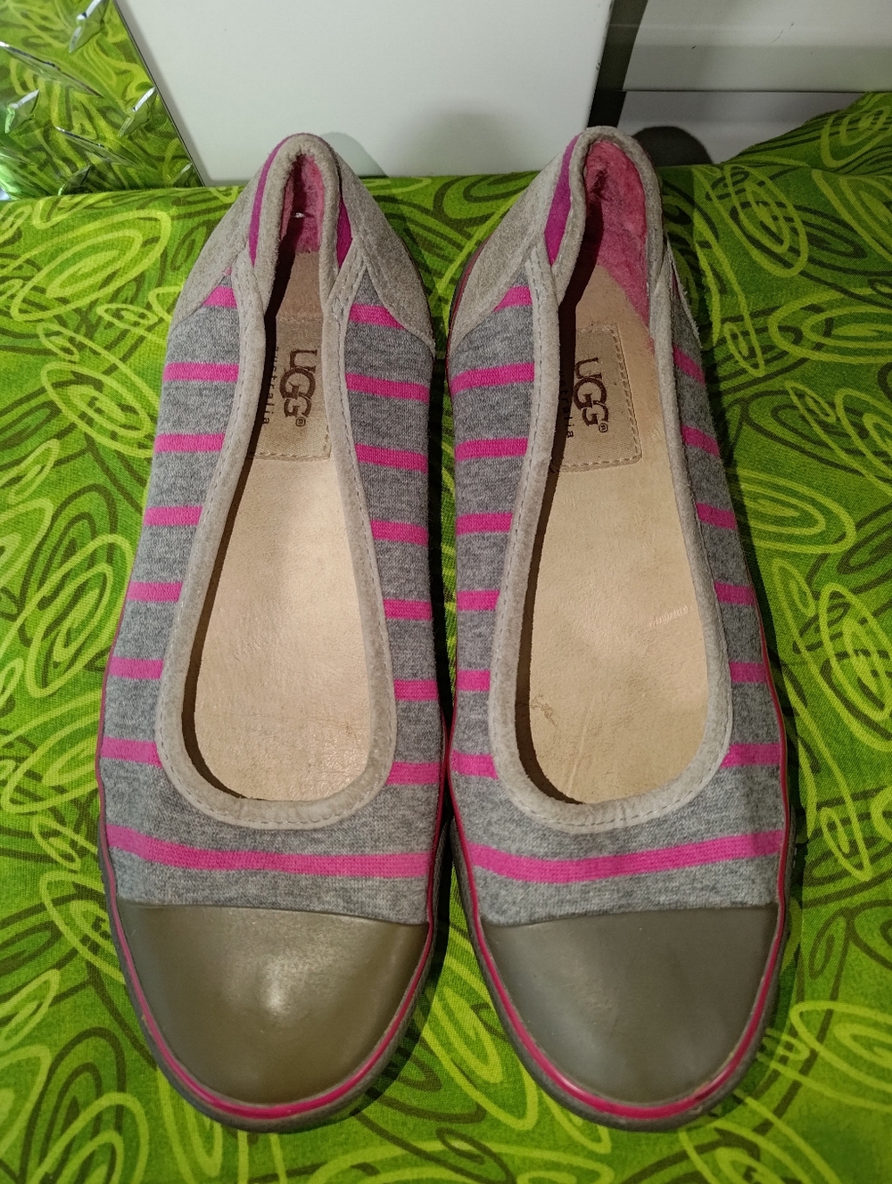 UGG Australia Women's 1796 Neema Gray Pink Striped Flats US 6 - Picture 3 of 15